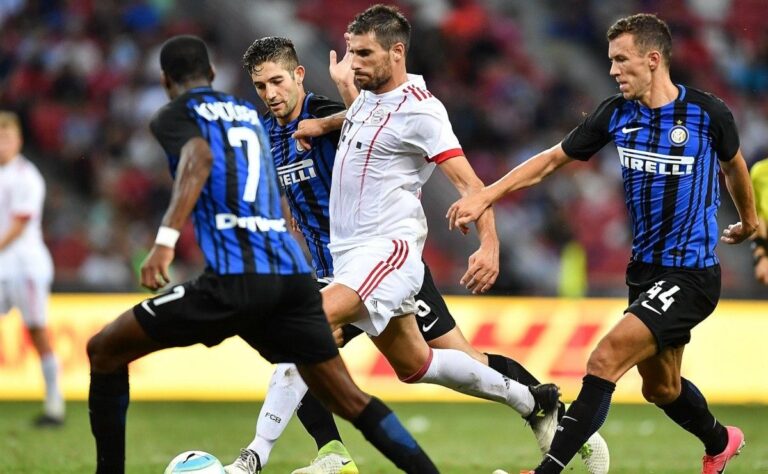 Avgangen til de gamle spillerne er bestemt til at Inter Milan skal gå nedoverbakke